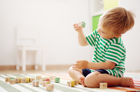 男孩起名丨出類拔萃的男寶寶高分名字，千金難買的男孩好名字