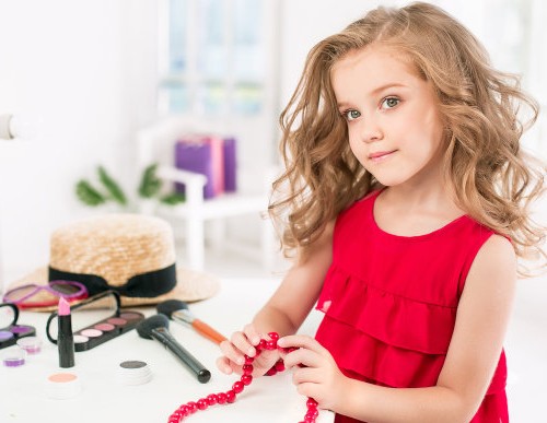 女孩起名：含吉祥寓意女寶寶名字，快為女孩挑！